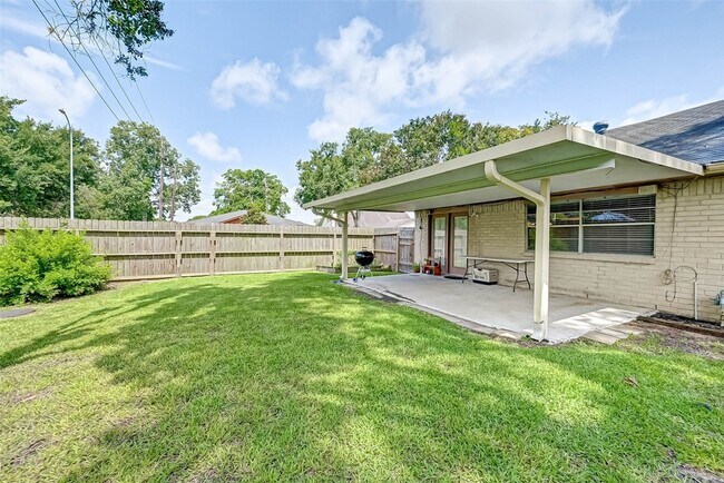 Building Photo - 16355 Sierra Grande Dr