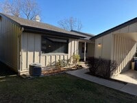Building Photo - Short term 6 month rental available. 2 bedroom, 2 bath home in Boise!