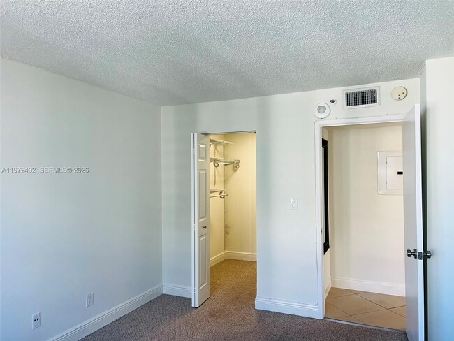 Building Photo - 770 Claughton Island Dr