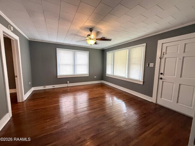 Building Photo - 611 Everette St