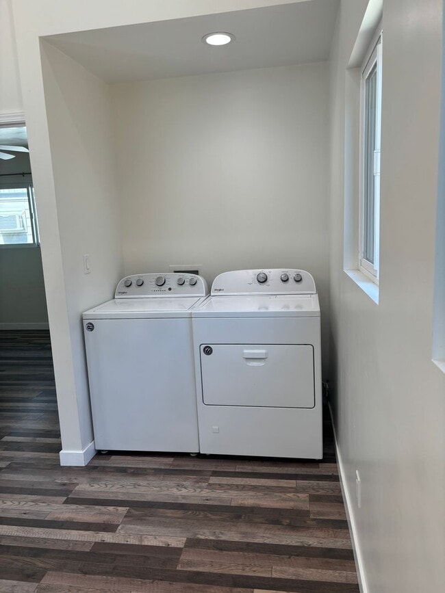 Building Photo - Great Location! A Must See 2 Bedroom/ 2 Ba...
