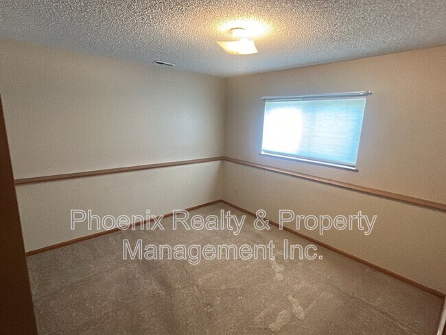 Building Photo - 146 Lois Dr