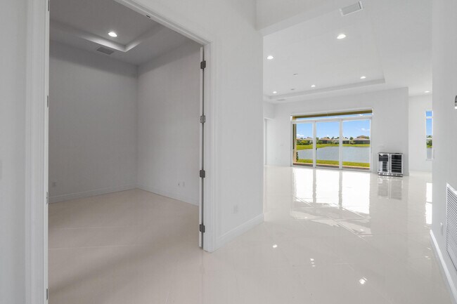 Building Photo - 9019 SW Terzi Wy