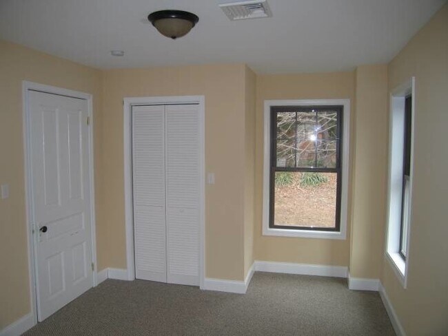 Building Photo - College Hill single family home in Forks T...