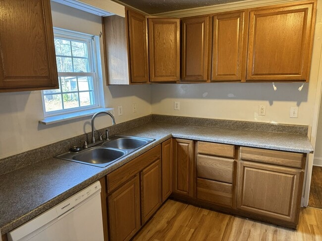 Building Photo - 115 Kenneth Blvd