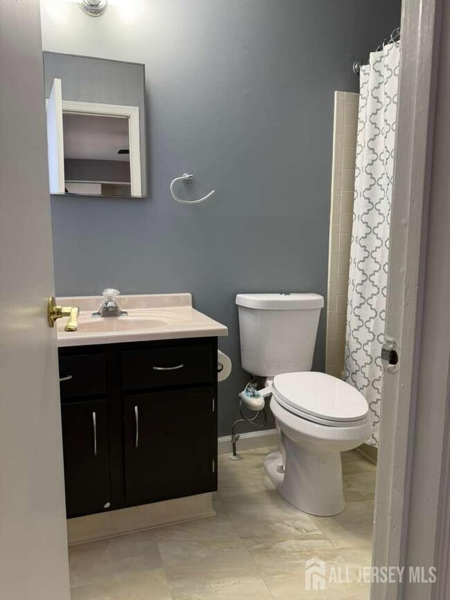 Building Photo - 2 Mochen Ct