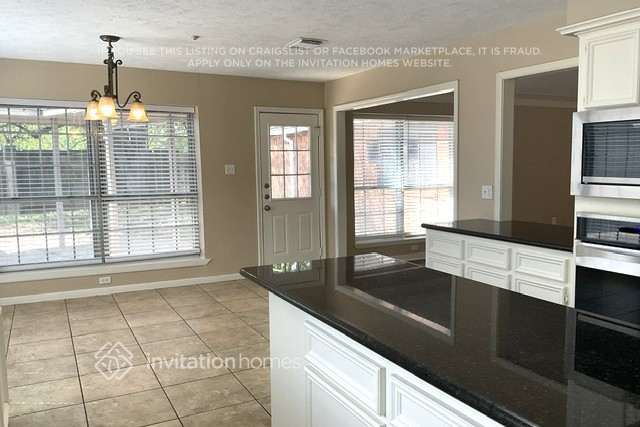 Building Photo - 2113 Pleasant Valley Dr