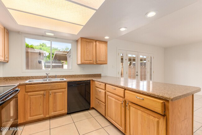 Building Photo - 8548 E McDonald Dr
