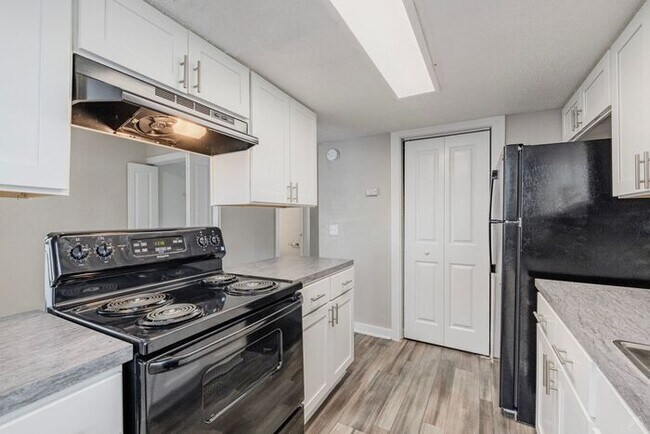 Building Photo - Affordable Living 20 Minutes from Everything Atlanta -2 Bedroom 2 1/2 Baths only $1300*