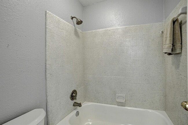 Building Photo - 2615 Lively Ln