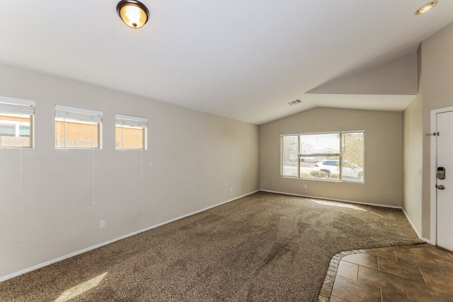 Building Photo - 11190 W Las Palmaritas Dr