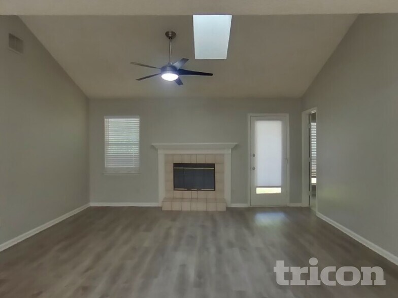 Building Photo - 3373 Millcrest Pl