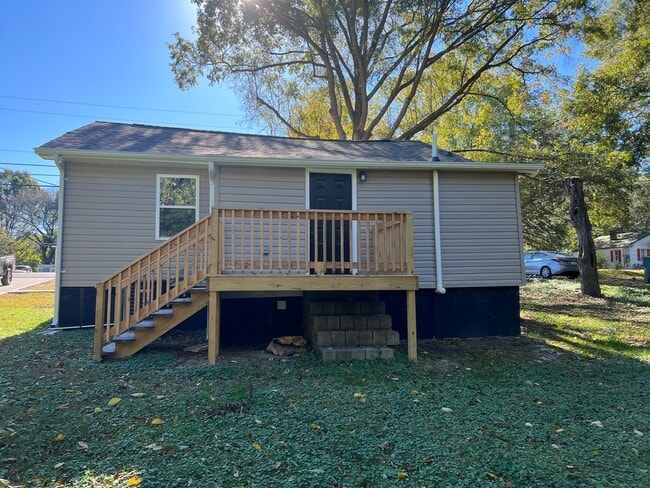 Building Photo - AVAILABLE TO SHOW!!!