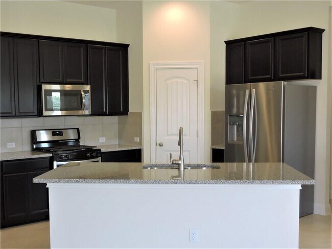 Building Photo - 1120 Sundrops St