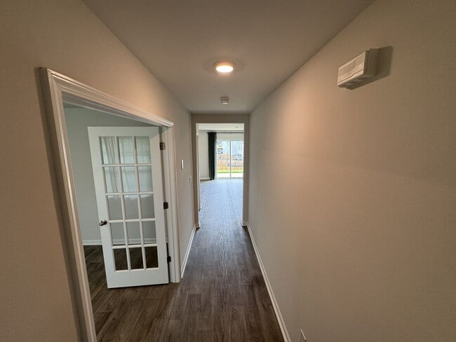Building Photo - ***** $200 OFF FIRST MONTH RENT *****