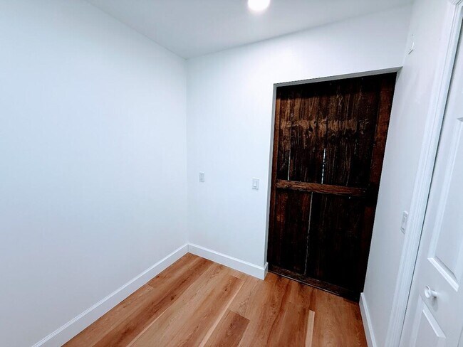 Building Photo - 465 SE Naranja Ave