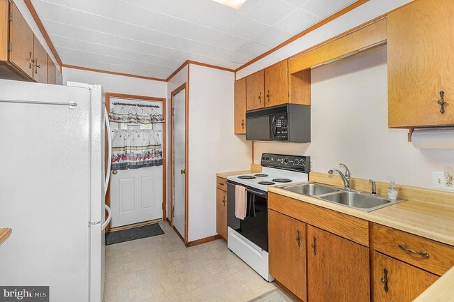 Building Photo - 19 W 2nd St