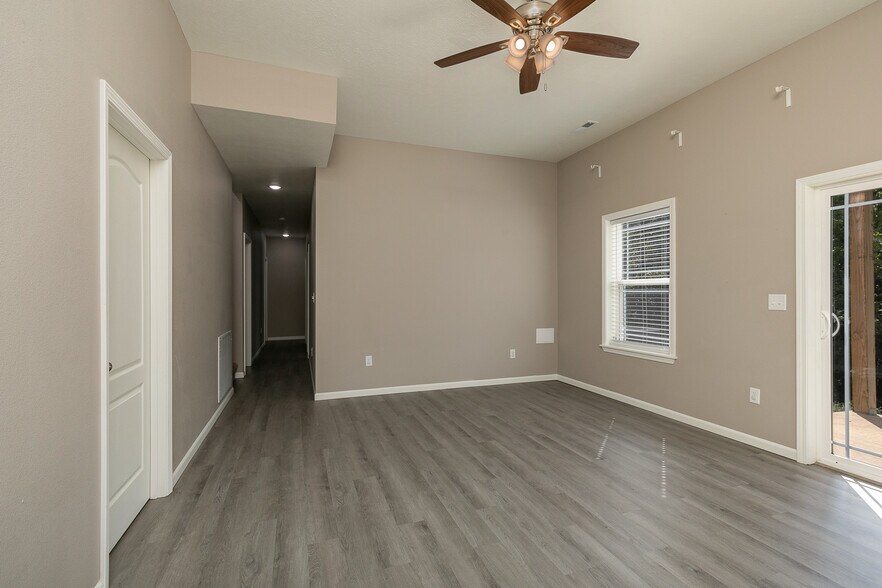 Building Photo - 281 Kelsi Ln