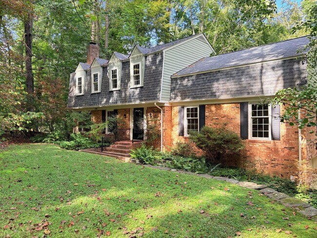 Building Photo - Spacious Colonial in Queens Lake