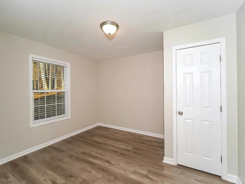 Building Photo - 107 Sioux Trce