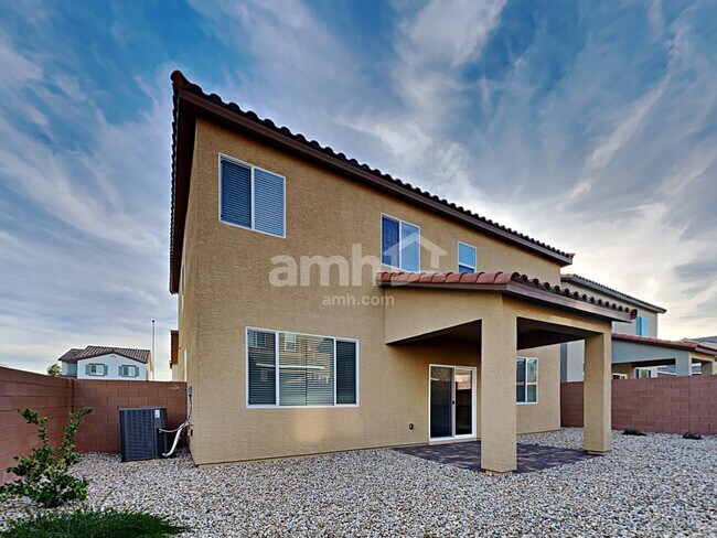 Building Photo - 724 Terrain Star Ave