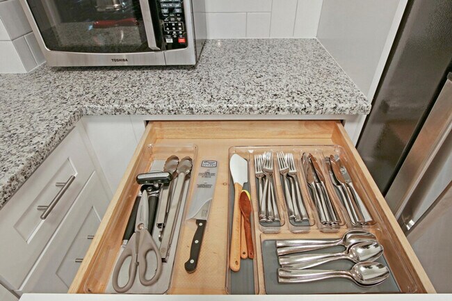 Building Photo - 1532 North Ave