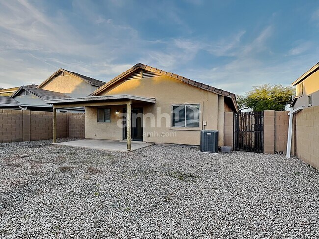 Building Photo - 1651 W Quick Draw Way