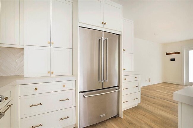 Building Photo - 2445 SE 7th St