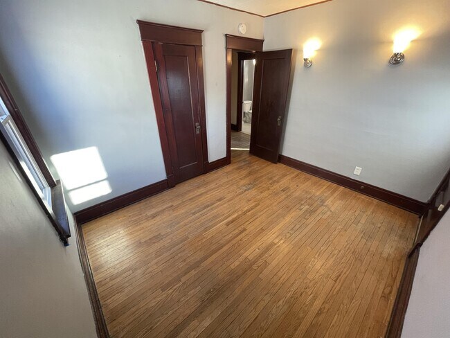 Building Photo - 418 Colvin Ave