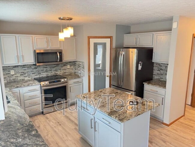 Building Photo - 5781 Meadow View Dr