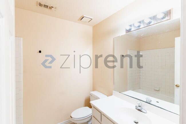 Building Photo - 1215 Timber Bend Dr