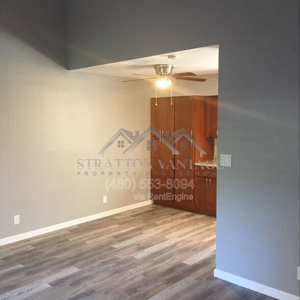 Building Photo - 852 N Stapley Dr