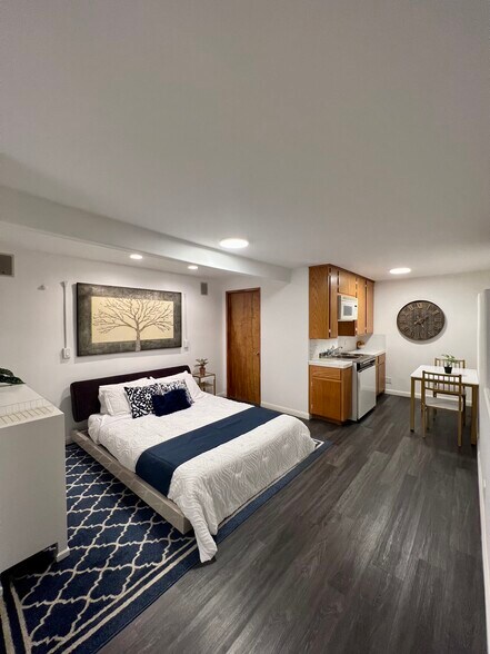 Building Photo - 12 Coach Rd