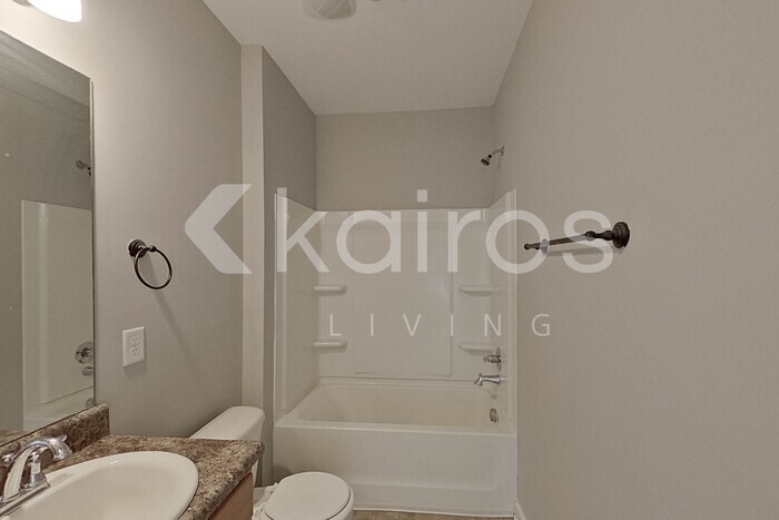 Building Photo - 520 White Oak Cir