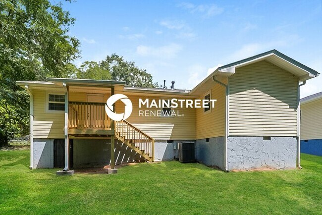 Building Photo - 3 Bedroom Pet-Friendly Home in Fairburn, G...