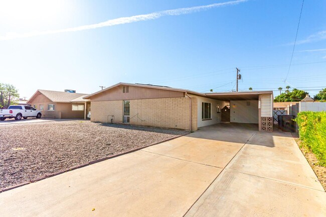 Primary Photo - 2063 E Bramble Ave