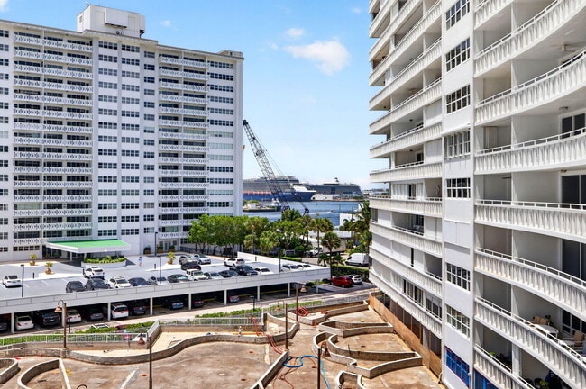 Building Photo - 2000 S Ocean Dr