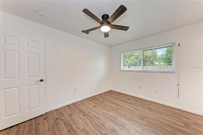 Building Photo - 451 N Shore Dr