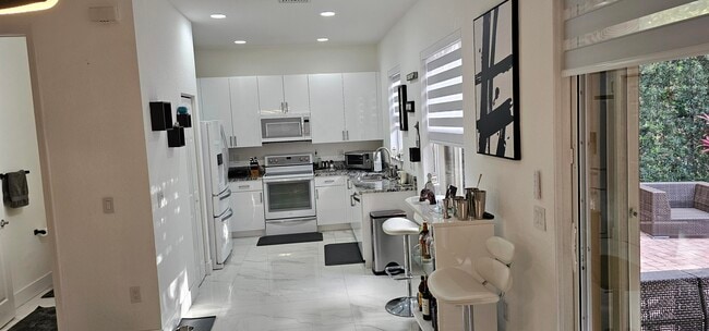 Building Photo - 10435 Yarrow Dr