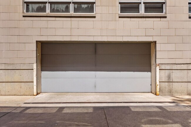 Building Photo - 1151 W Washington Blvd