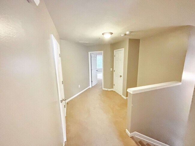 Building Photo - End Unit Townhome - 3BR, 2.5BA with Garage