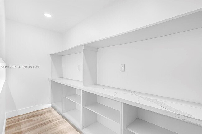 Building Photo - 216 NE 160th St