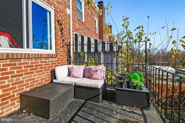 Building Photo - 1371 Adams St NE