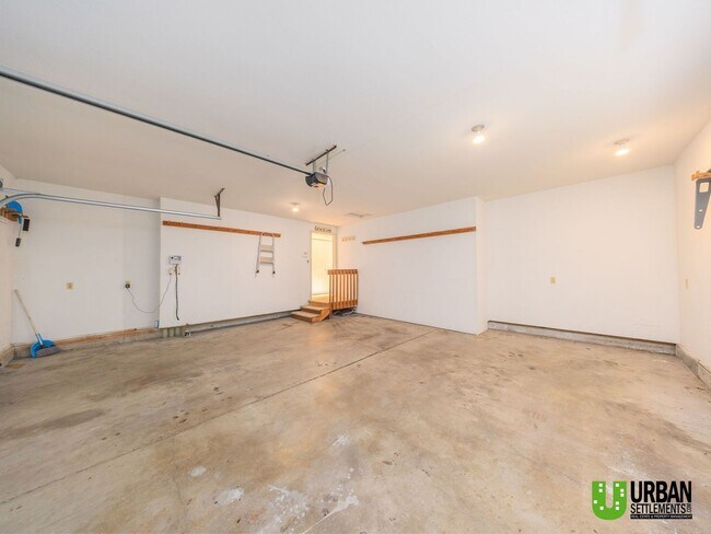 Building Photo - Spacious Glenrose Retreat | 3 Bed + Shop + Private Wooded Setting