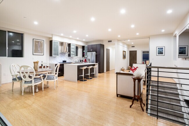 Building Photo - 6985 Trolleyway