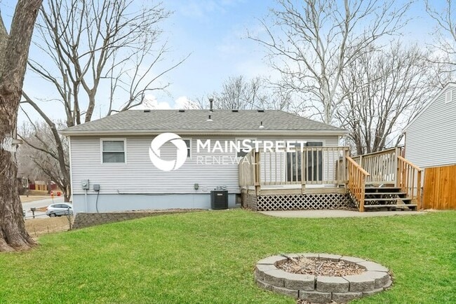 Building Photo - 3 Bedroom Pet-Friendly Home in Blue Springs, MO with Main Street Renewal