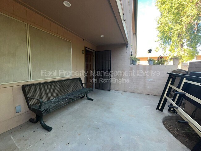 Building Photo - 6565 N 19th Ave