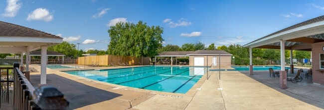 Building Photo - 1704 Crystal Hills Dr