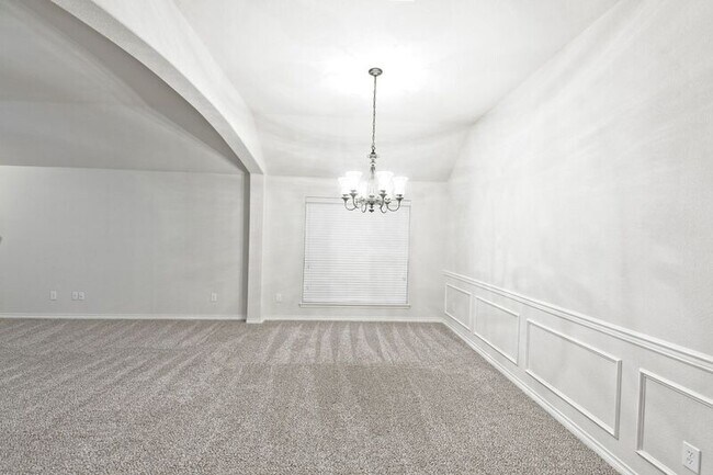 Building Photo - 5925 Silver Buckle Dr