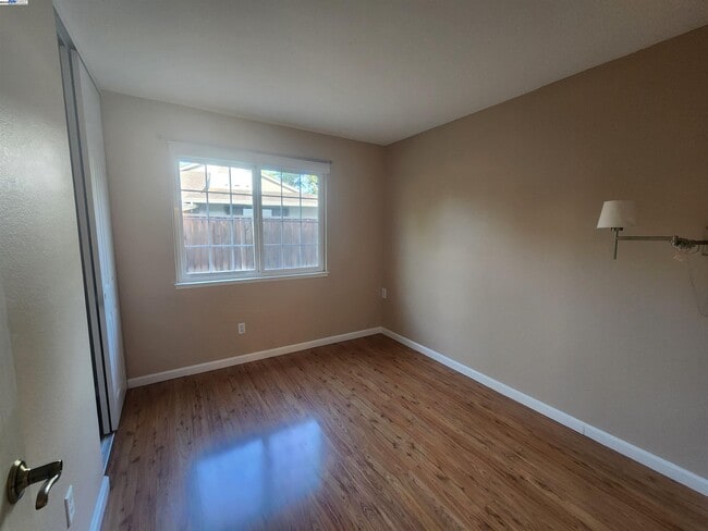 Building Photo - 1733 Carnation Cir